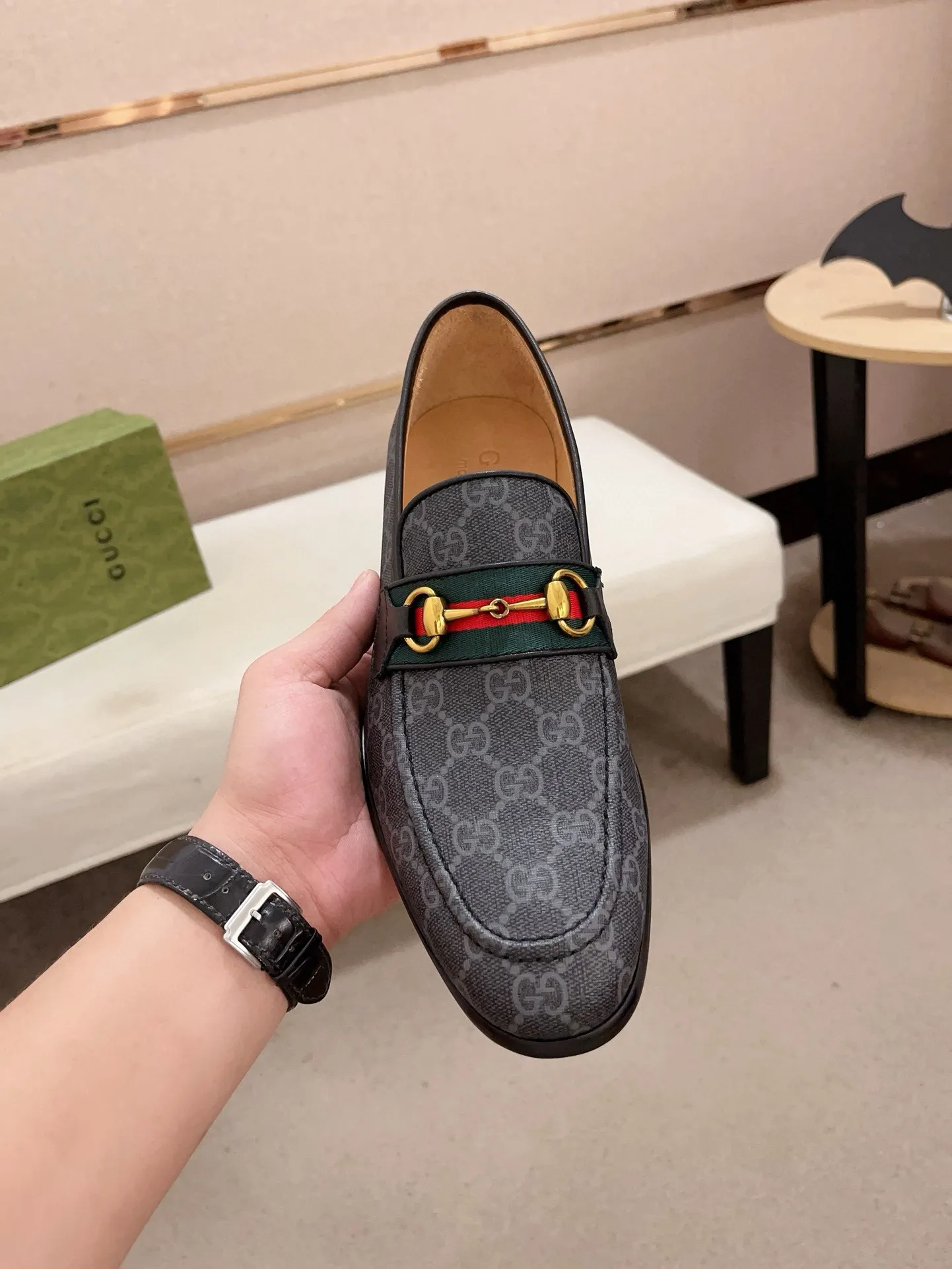 Men's shoes 💰: 520💰 (GUCCI) New product series ss hot new products 💢 💠 Casual suit shoes 👞, top imported materials Upper hardware buckles and shoe side logos, insoles and soles with brand logos 💠 💎 Upper: imported PVC material 100% 💎 Lining: cowhide/100% 💎Feet: cowhide/100% 💎Sole: rubber/100% 💎SIZE: 38 39 40 41 42 43 44 Can be customized 45